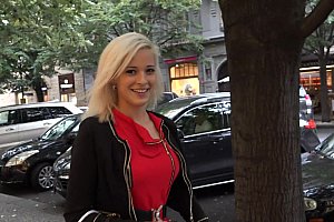 美女被捆绑强奸theporn